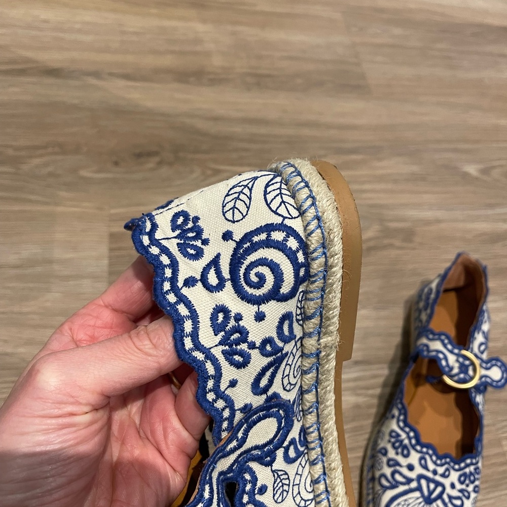 Embroidered Women's Shoes - Blue and White - Picture 3 of 6